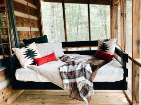 Hot Tub, Porch Swing Bed, Fire Pit, Aska Adventure